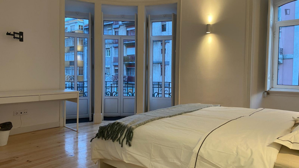 Great double bedroom with 2 balconies in Arroios - Lisbonne - chambre - ImmoJeune