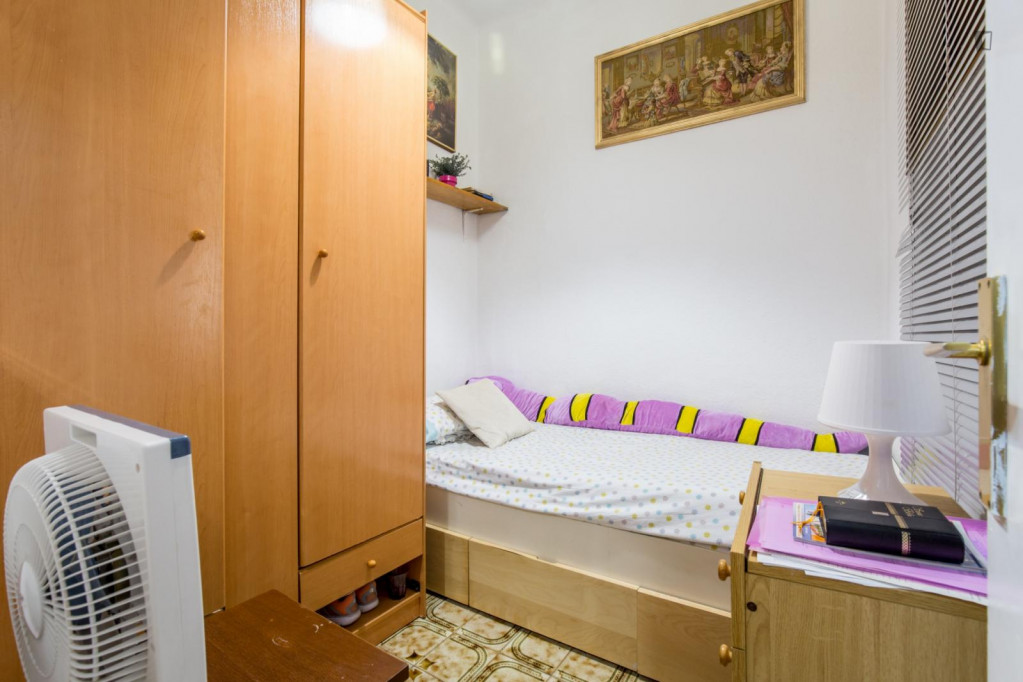 Cool looking single bedroom El poble-sec - Barcelone - chambre - ImmoJeune