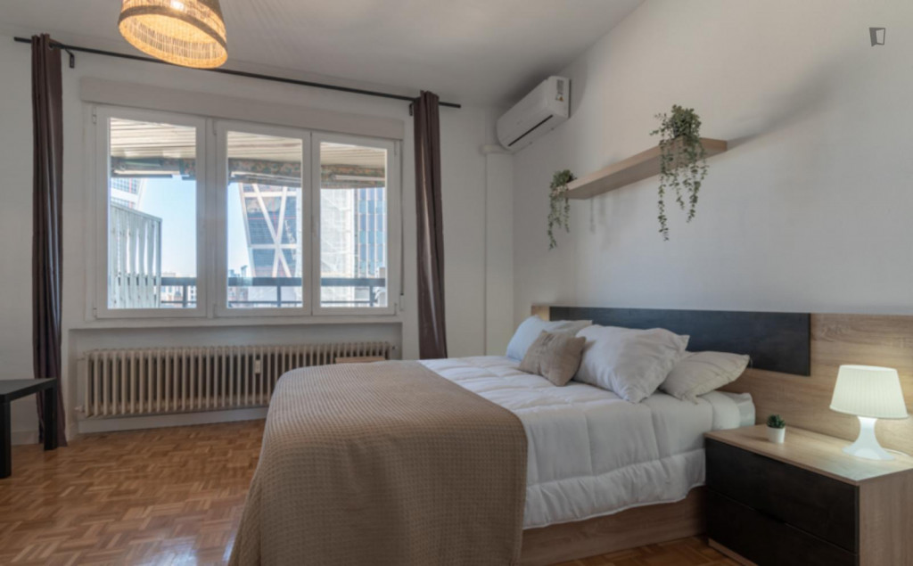 Sublime double bedroom in a student flat, in Castillejos - Madrid - chambre - ImmoJeune
