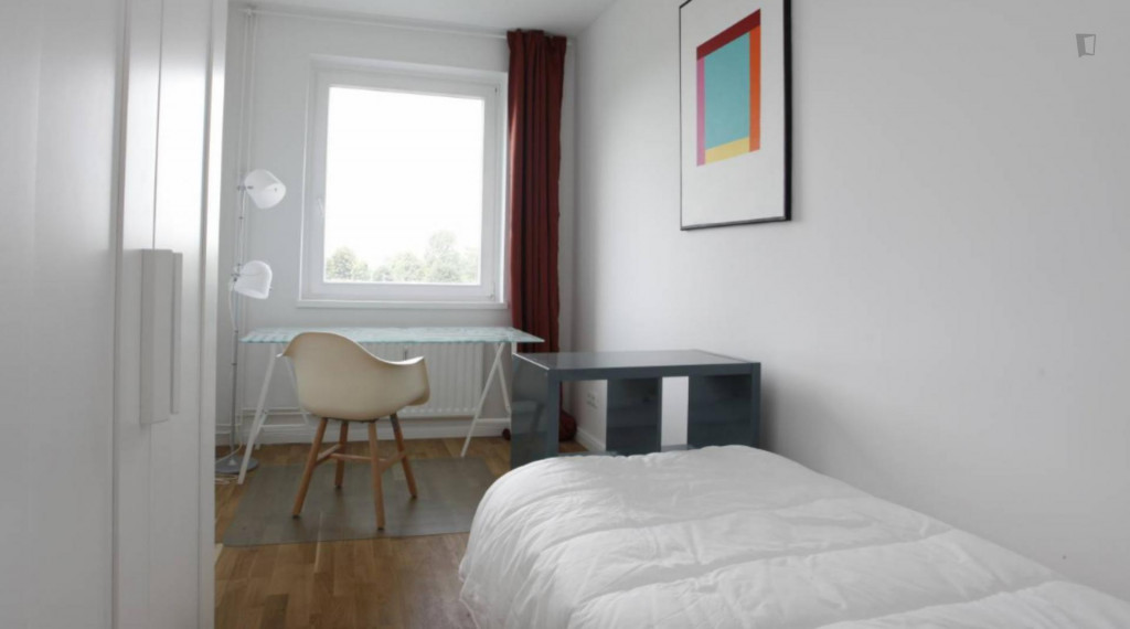 Homely single bedroom in shared bedroom apartment