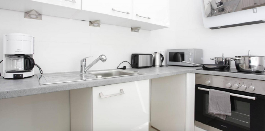 Homely single bedroom in shared bedroom apartment