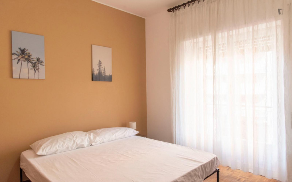 Tasteful bedroom in a 5-bedroom flat near Engineering Department of Roma Tre - Rome - chambre - ImmoJeune