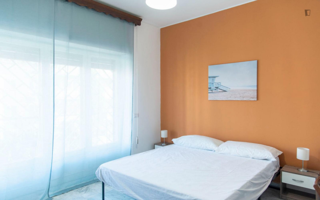 Beautiful double bedroom with balcony near Roma Tre University - Rome - chambre - ImmoJeune