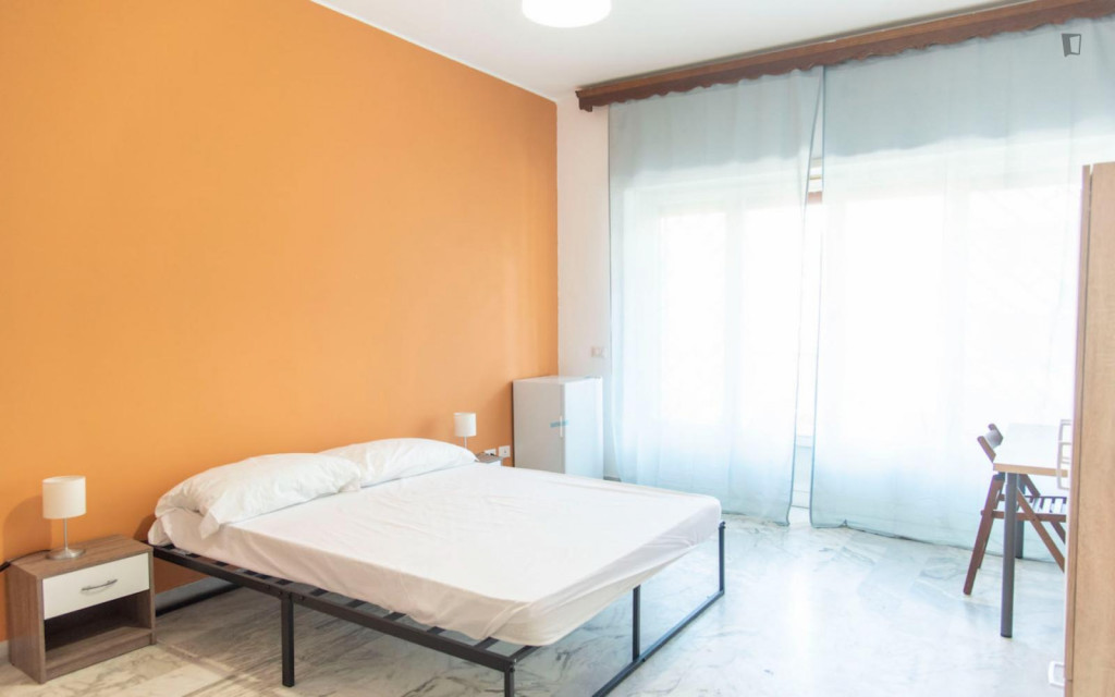 Stunning double bedroom with balcony in Portuense - Rome - chambre - ImmoJeune