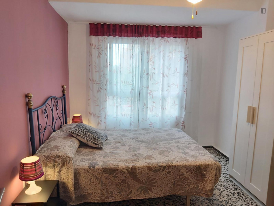 Very comfy double bedroom near the Ayora metro