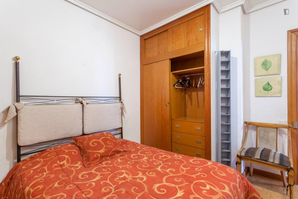 Good looking double bedroom in Vega