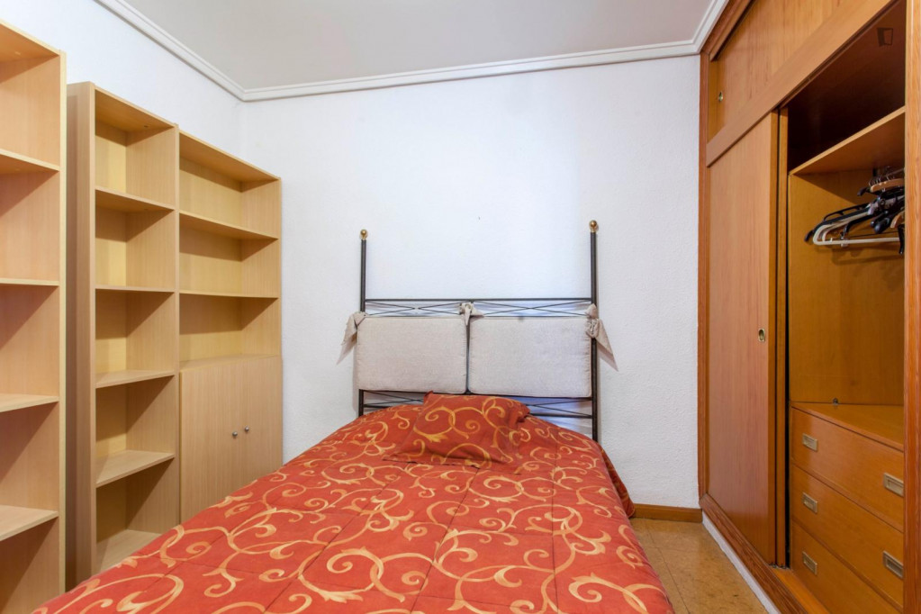 Good looking double bedroom in Vega