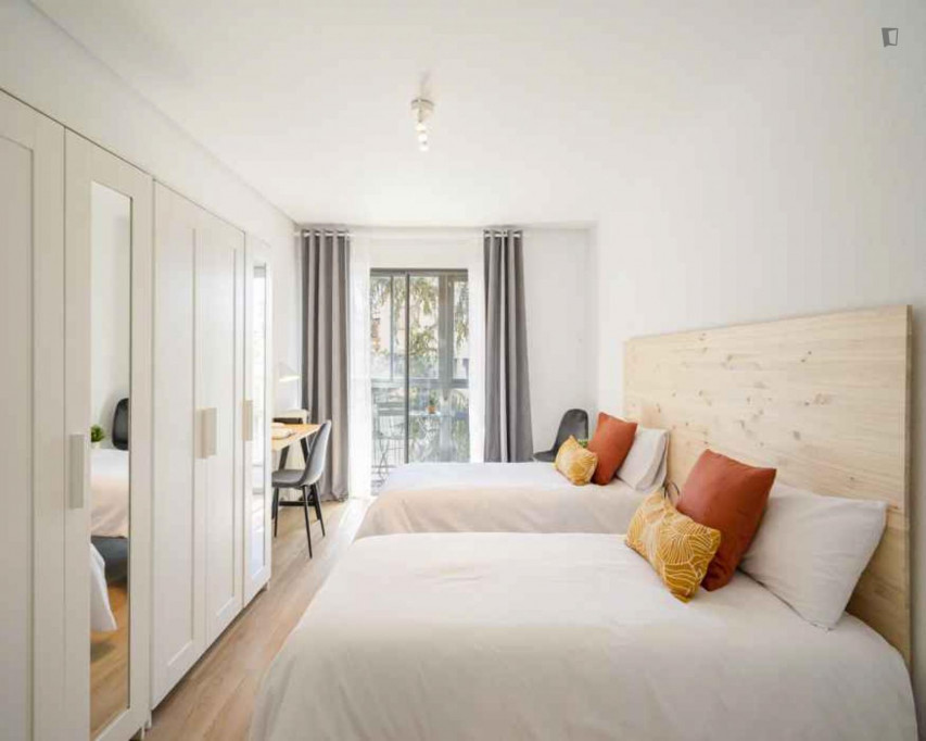 Bright twin bedroom near the Vicente Alexandre metro - Madrid - chambre - ImmoJeune