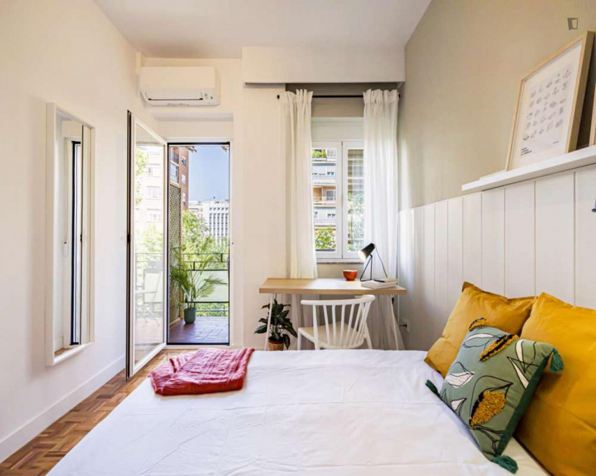 Delightful double bedroom in Cuatro Caminos - Madrid - chambre - ImmoJeune