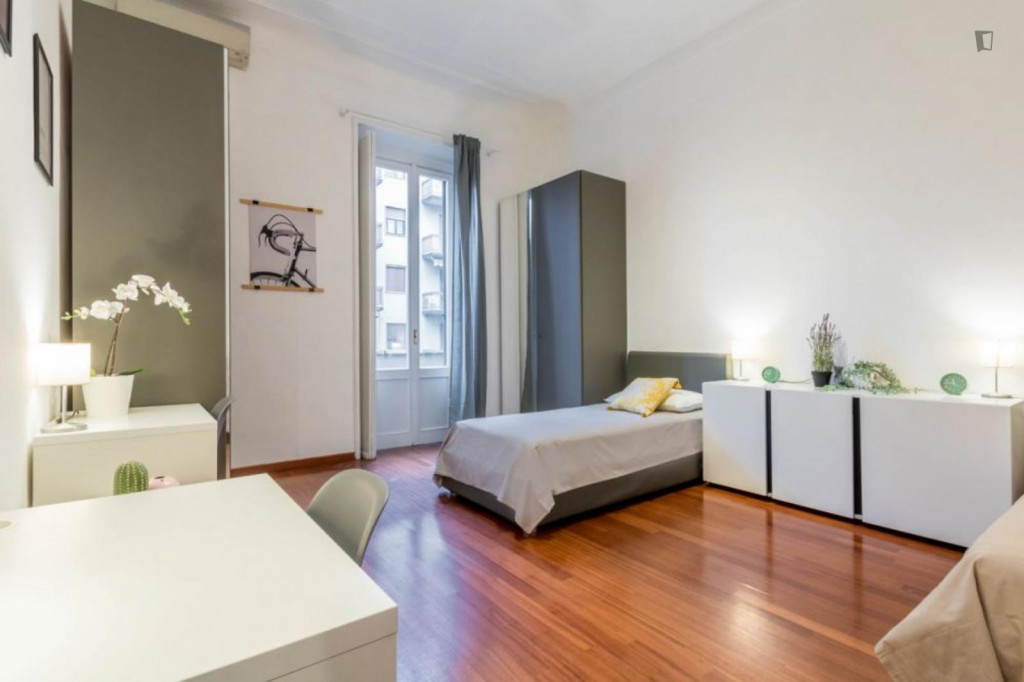 Bed in a large twin bedroom, in Navigli - Milan - chambre - ImmoJeune