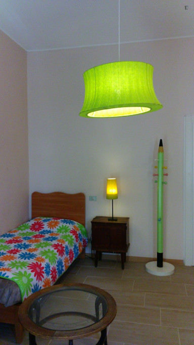 Well-equipped single bedroom near Sant'Agostino Metro - Milan - chambre - ImmoJeune