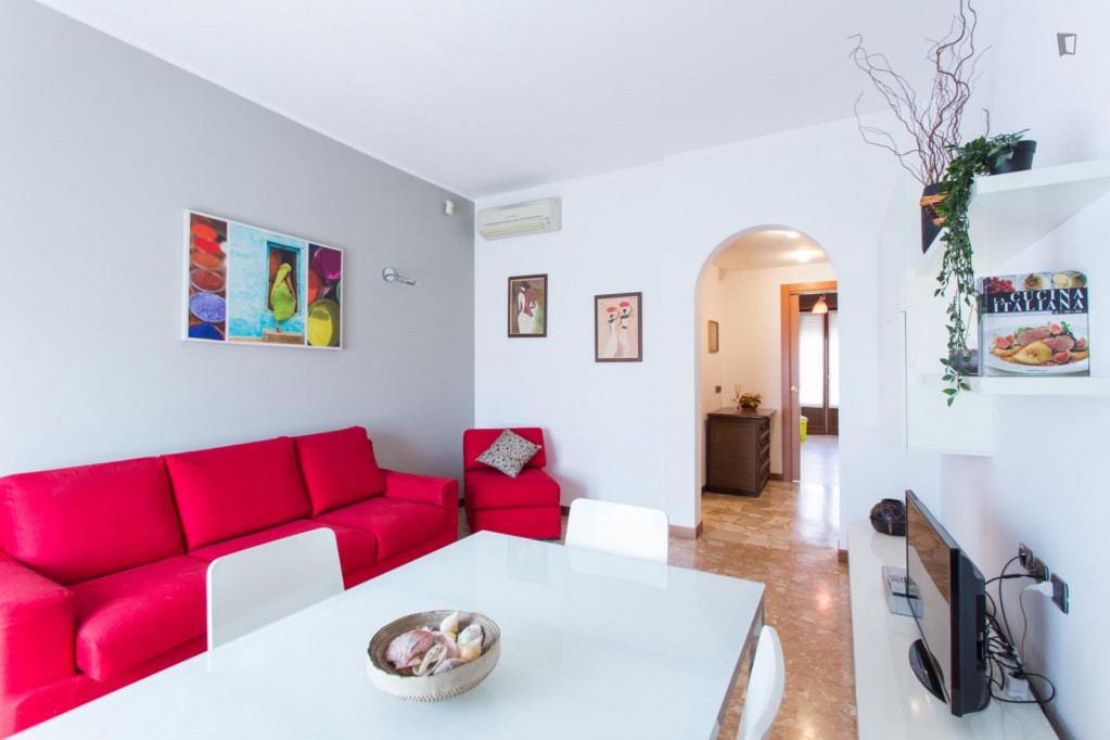 Cozy 2-bedroom apartment close to Central Station - Milan - chambre - ImmoJeune