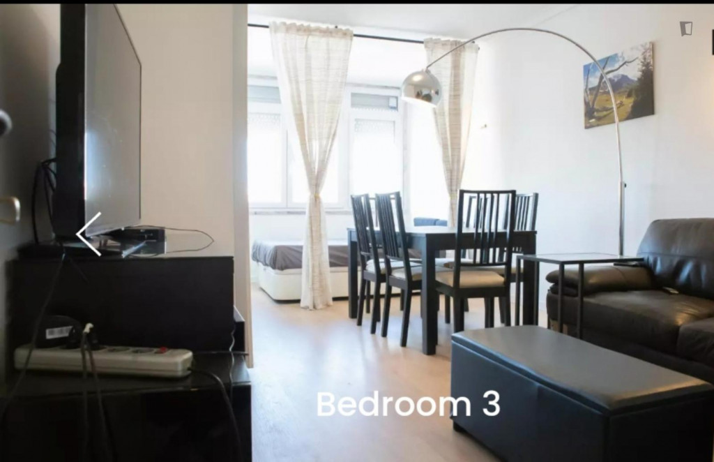 Spacious double bedroom in trendy Alvalade - Lisbonne - chambre - ImmoJeune
