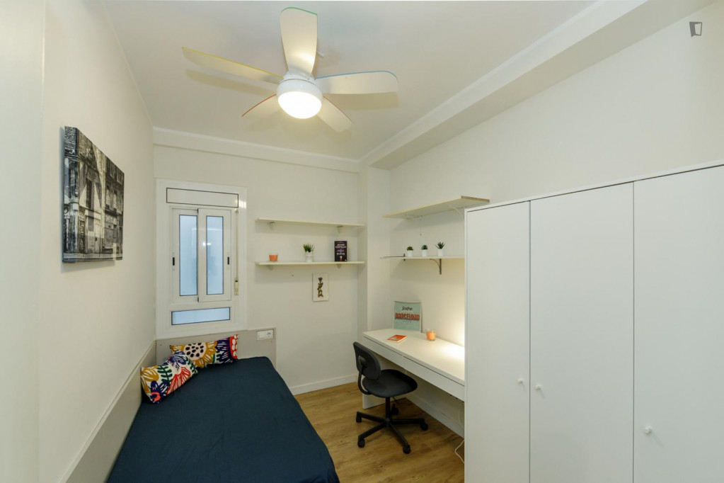 Homely single bedroom in a 5-bedroom flat, in Fort Pienc - Barcelone - chambre - ImmoJeune