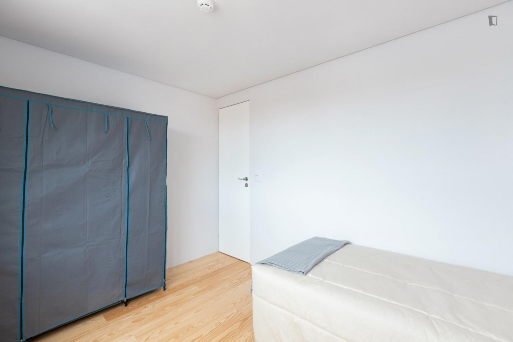 Single bedroom in a 9-bedroom house, in Paranhos
