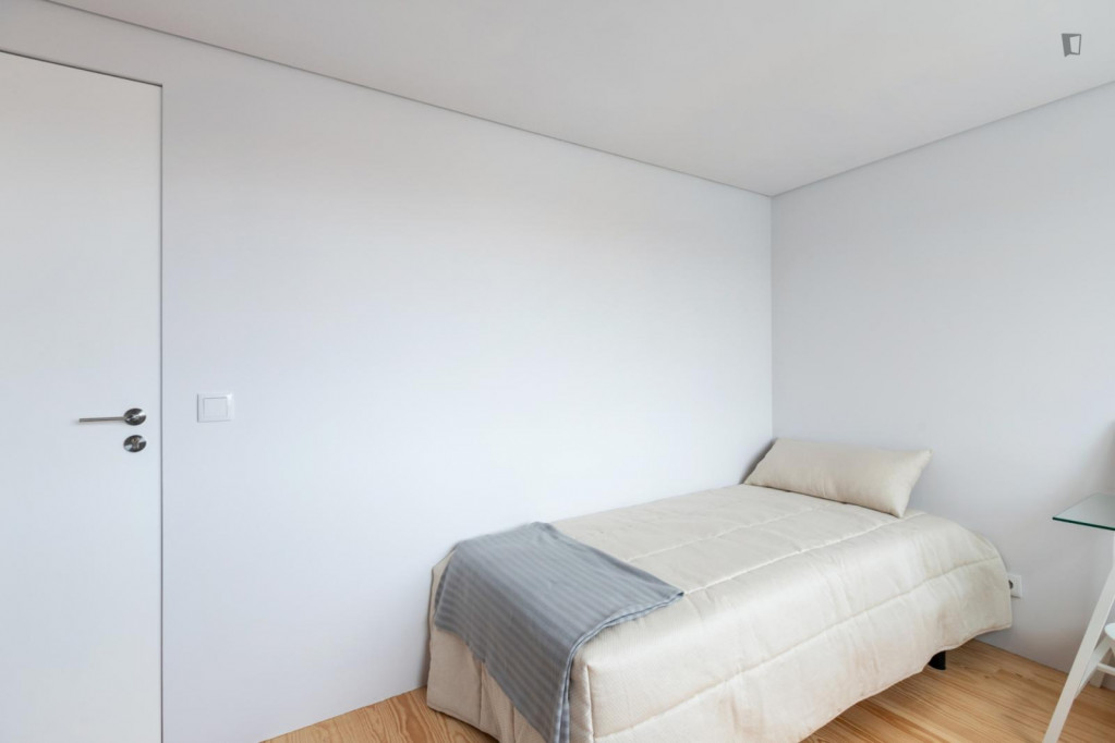 Single bedroom in a 9-bedroom house, in Paranhos