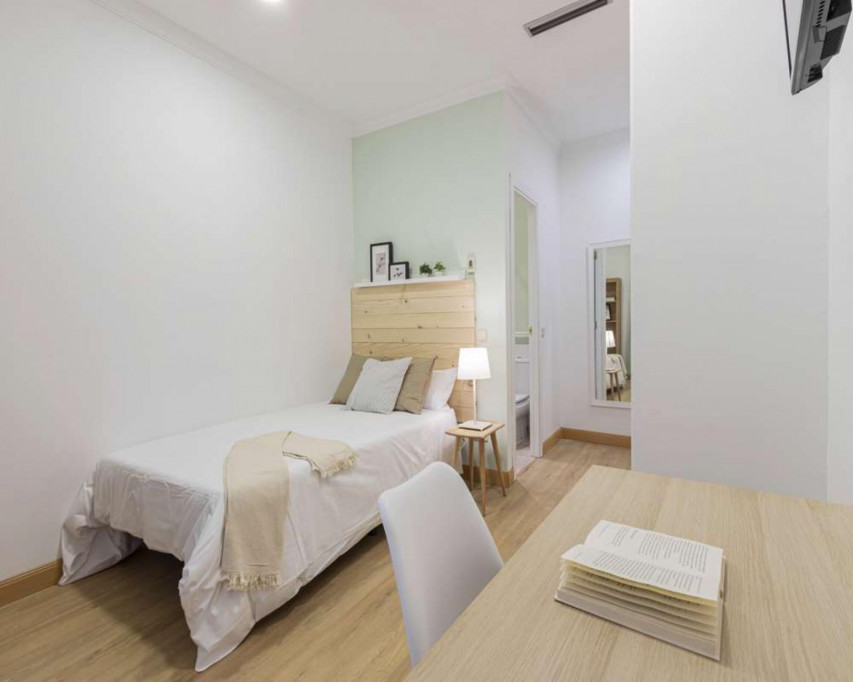 Charismatic single ensuite bedroom in Chueca-Justicia - Madrid - chambre - ImmoJeune