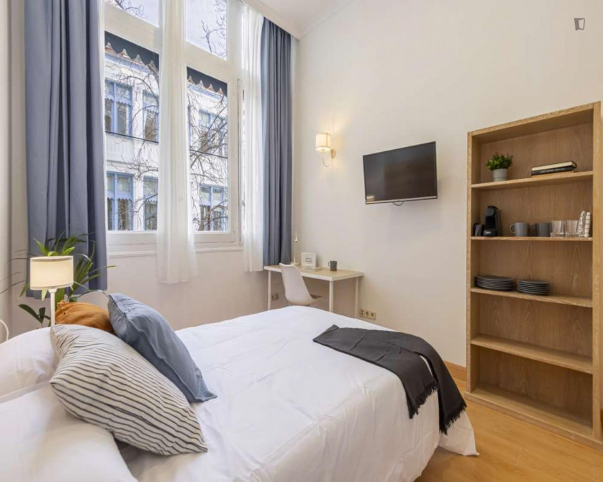 Elegant double ensuite bedroom near the Tribunal metro - Madrid - chambre - ImmoJeune