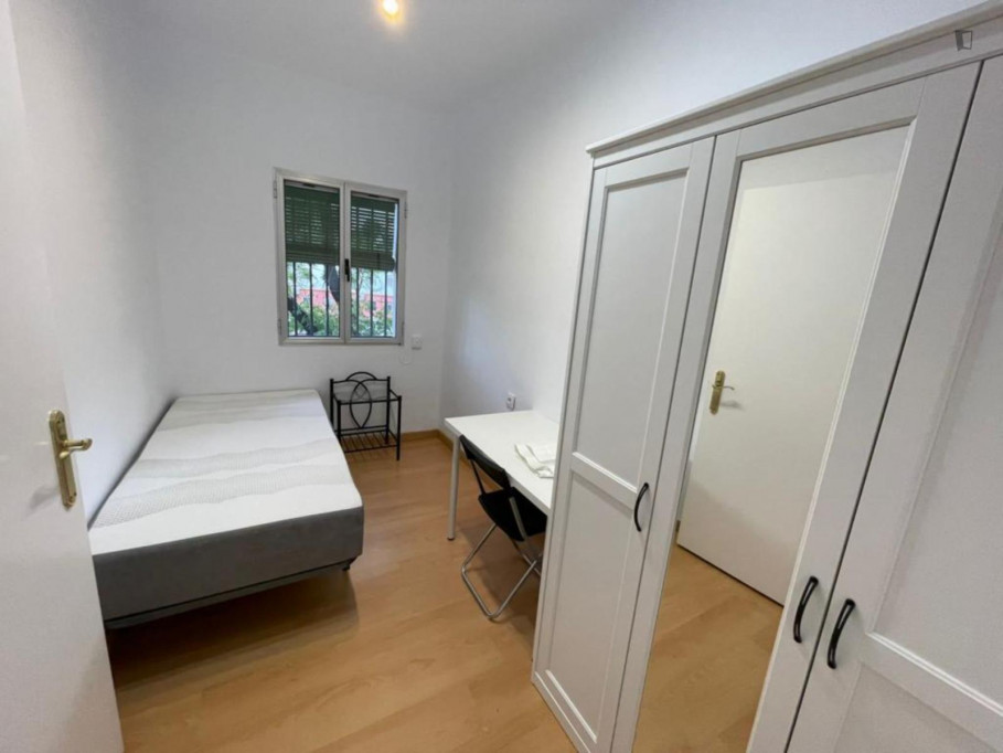 Single bedroom in a student flat, near the Blas Infante metro - Séville - chambre - ImmoJeune