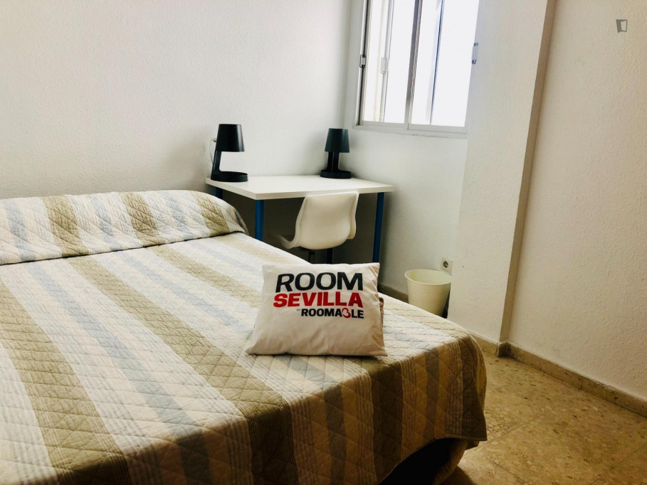 Comfortable double bedroom in Los Remedios - Séville - chambre - ImmoJeune