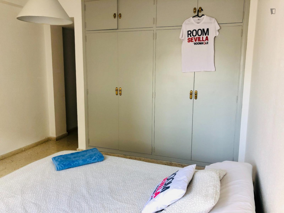 Appealing double ensuite bedroom in Los Remedios - Séville - chambre - ImmoJeune