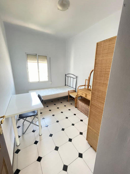Neat and cosy single bedroom near the Parque de los Príncipes metro - Séville - chambre - ImmoJeune