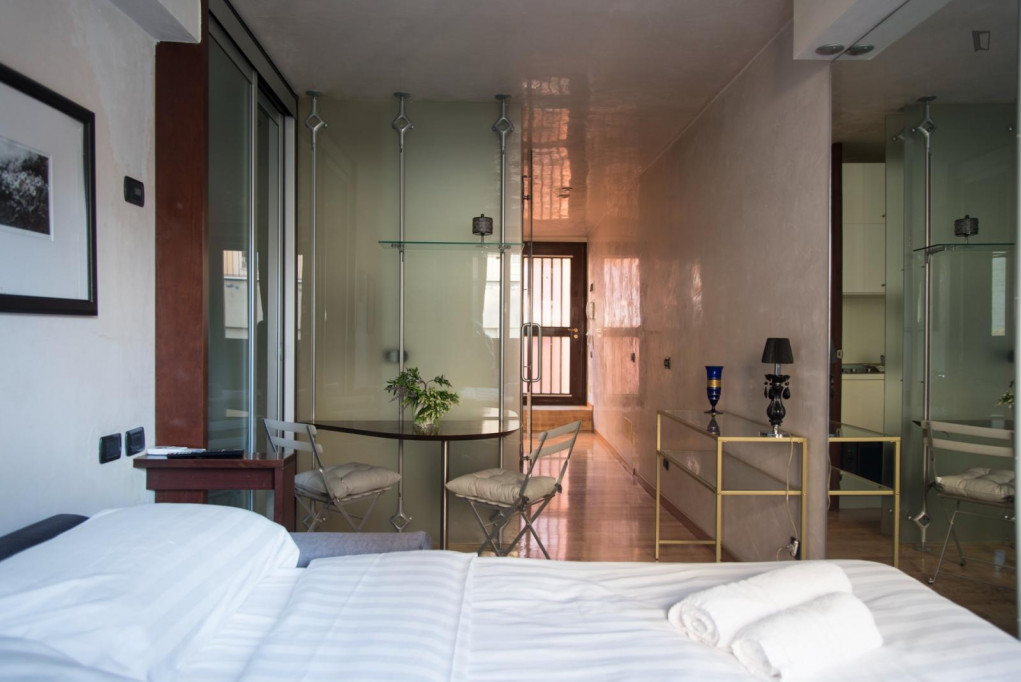 Studio Apartment in City Centre - Milan - chambre - ImmoJeune