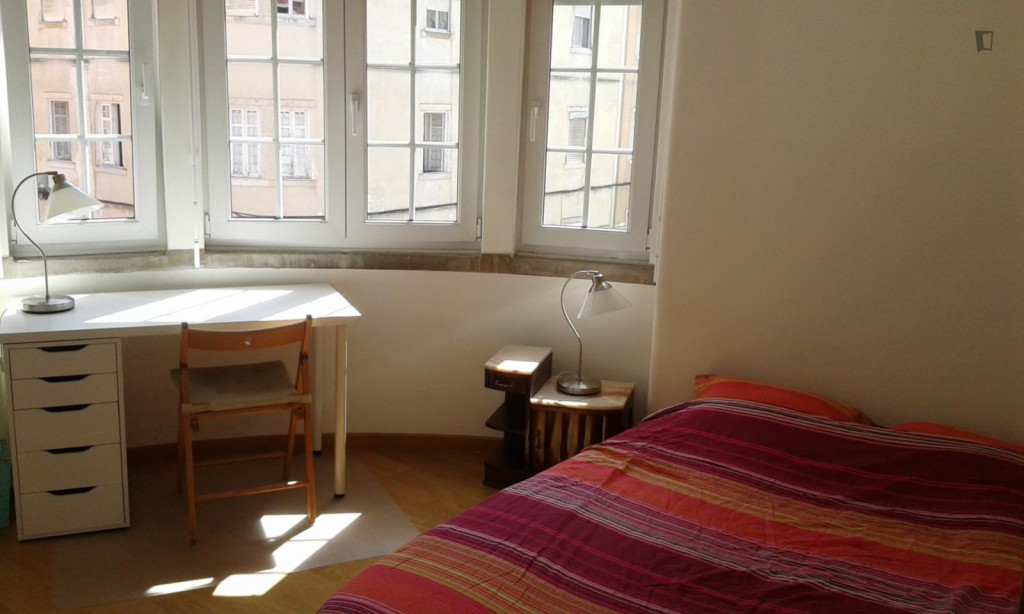 Big sunny room with double bed near metro and IST - Lisbonne - chambre - ImmoJeune