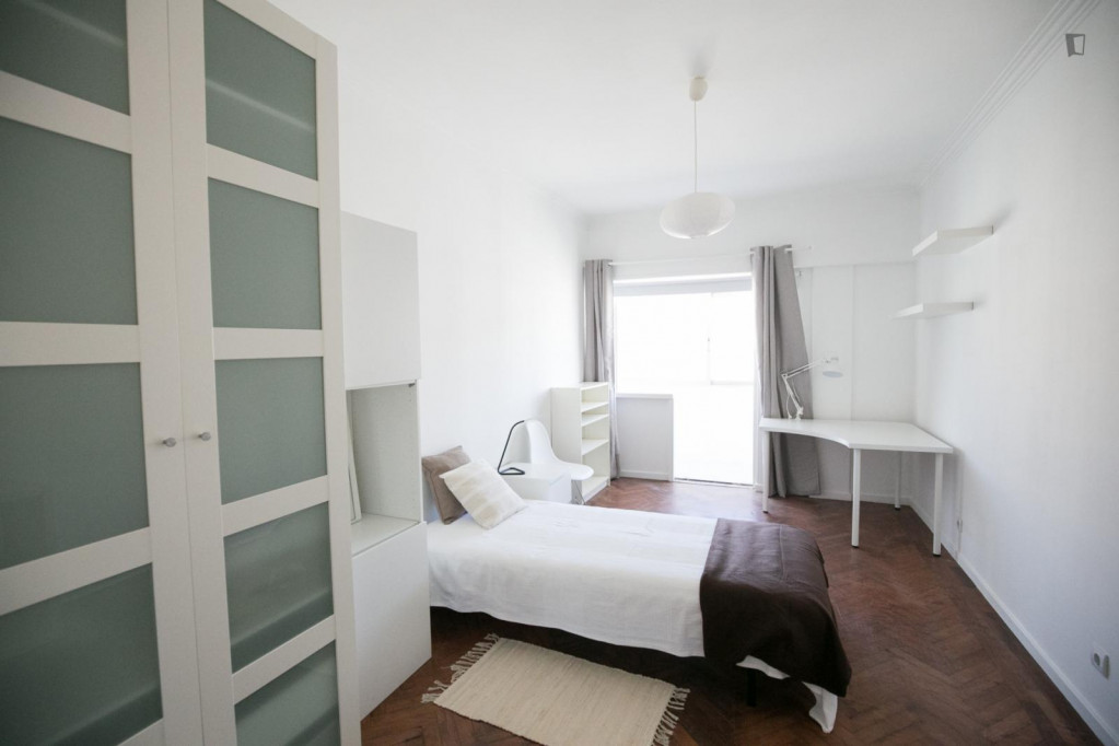 Airy single bedroom close to Arroios metro station - Lisbonne - chambre - ImmoJeune