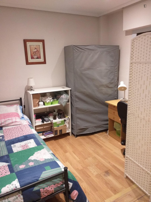 Homely single bedroom near the Concha Espina metro 3 min from E.A.E. - Madrid - chambre - ImmoJeune