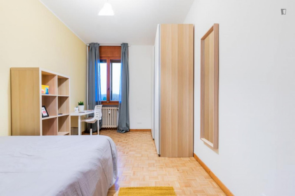 Alluring double bedroom in a 6-bedroom apartment near Parco delle farfalle - Padova - chambre - ImmoJeune
