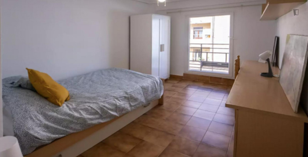Fresh single bedroom with a balcony, in Benimaclet - Valence - chambre - ImmoJeune