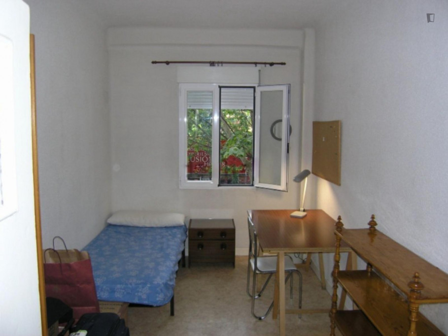 Comfortable single bedroom near Universidad Complutense de Madrid - Madrid - chambre - ImmoJeune