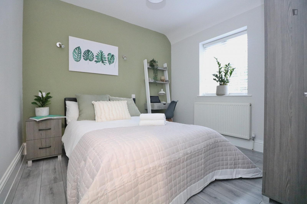 Double bedroom in a 5 bedroom house in Wormwood Scrubs - London - chambre - ImmoJeune