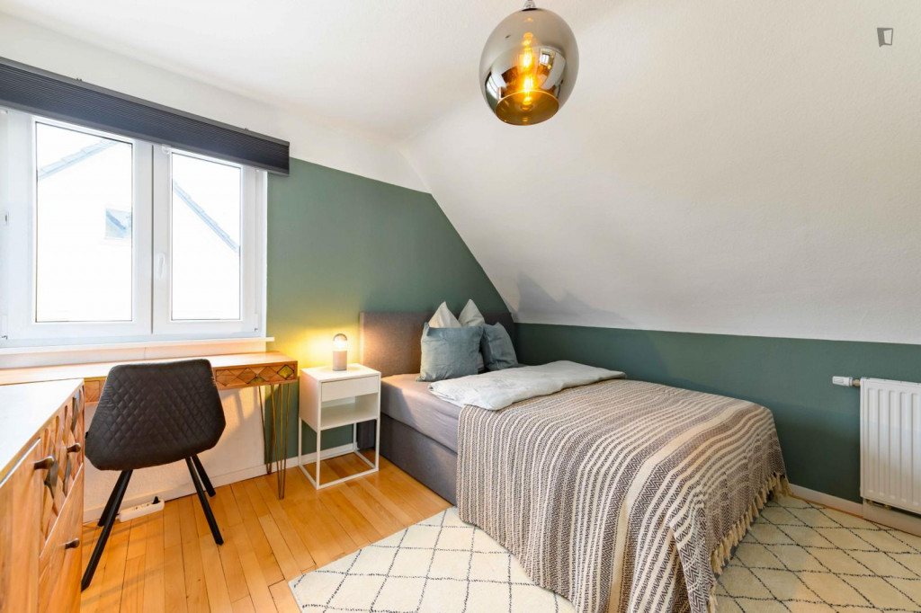 Cosy single bedroom in a 4-bedroom apartment in Stuttgart