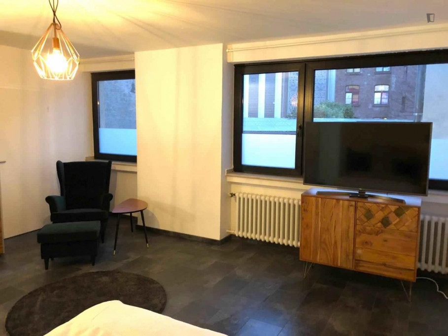 Spacious single bedroom near Barbarossaplatz  - Cologne - chambre - ImmoJeune