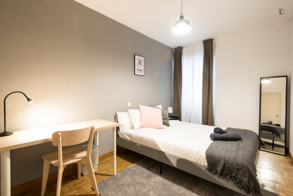 Tasteful double bedroom close to Pacífico metro station - Madrid - chambre - ImmoJeune