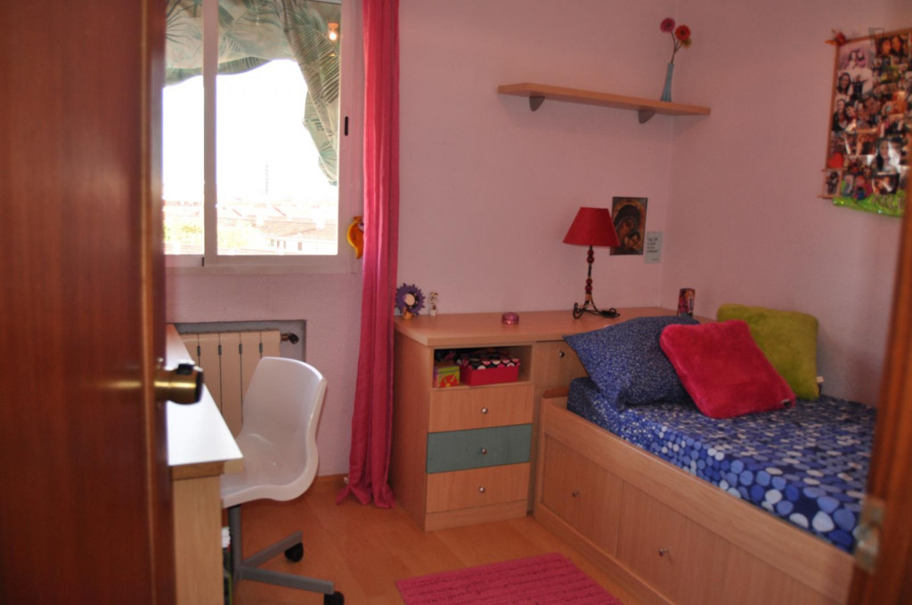 Really nice single bedroom next to Parque San Isidro - Madrid - chambre - ImmoJeune