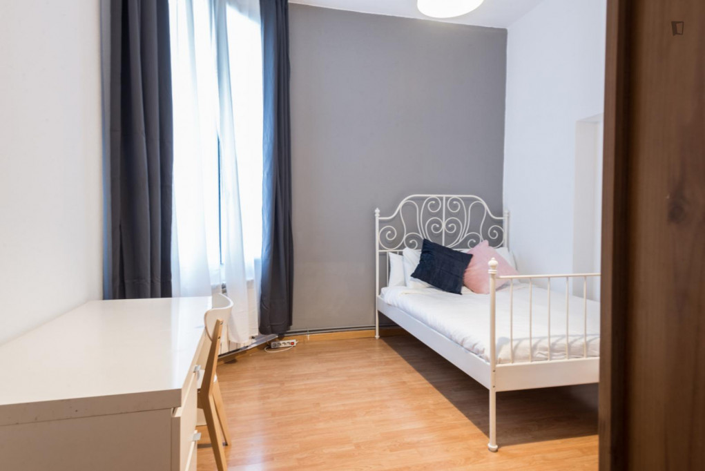 Single bedroom in a 8 bedroom apartment in Malasaña Universidad - Madrid - chambre - ImmoJeune