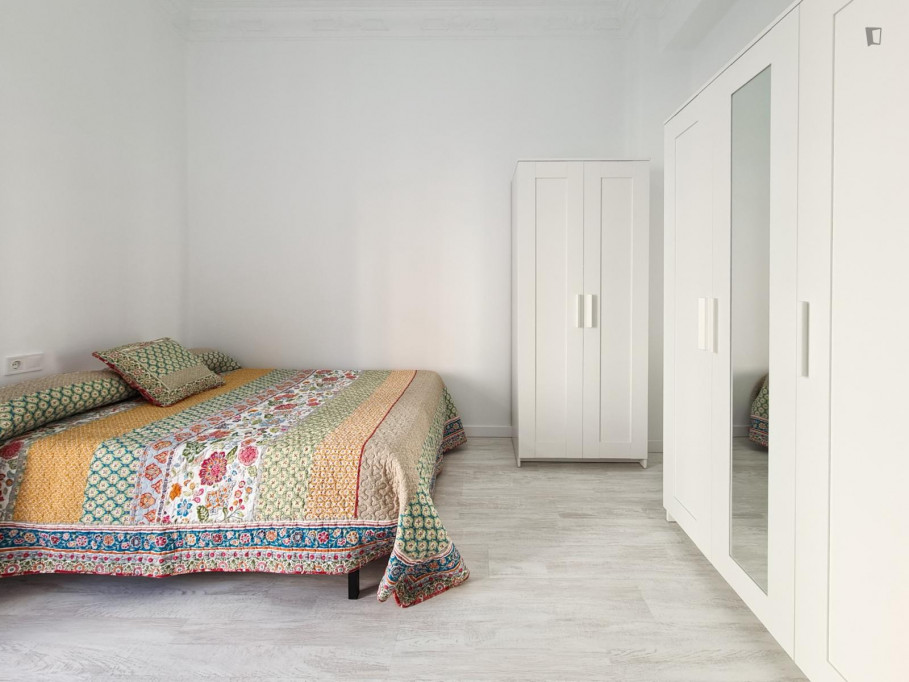 Single bedroom with a balcony, in Aiora