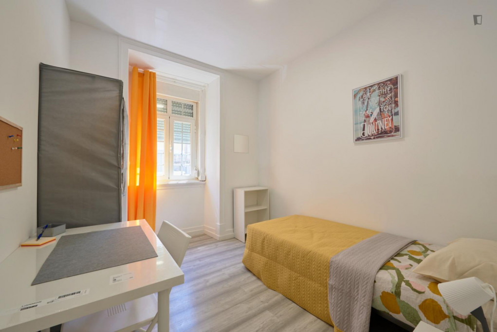 Tasteful single bedroom in a student flat, in Arroios - Lisbonne - chambre - ImmoJeune