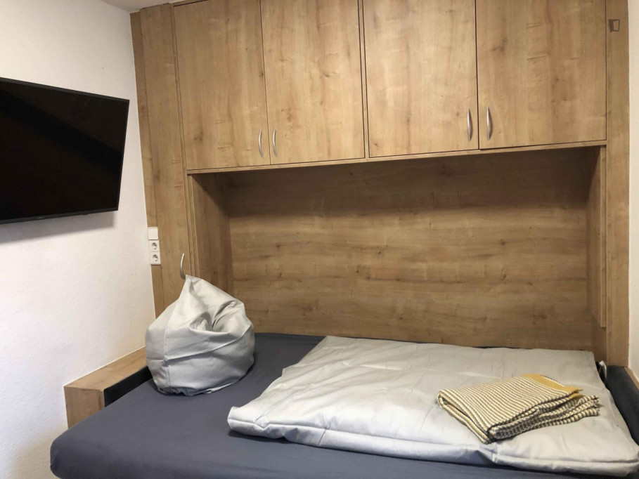 Charming single bedroom in Stuttgart-Ost - Stuttgart - chambre - ImmoJeune