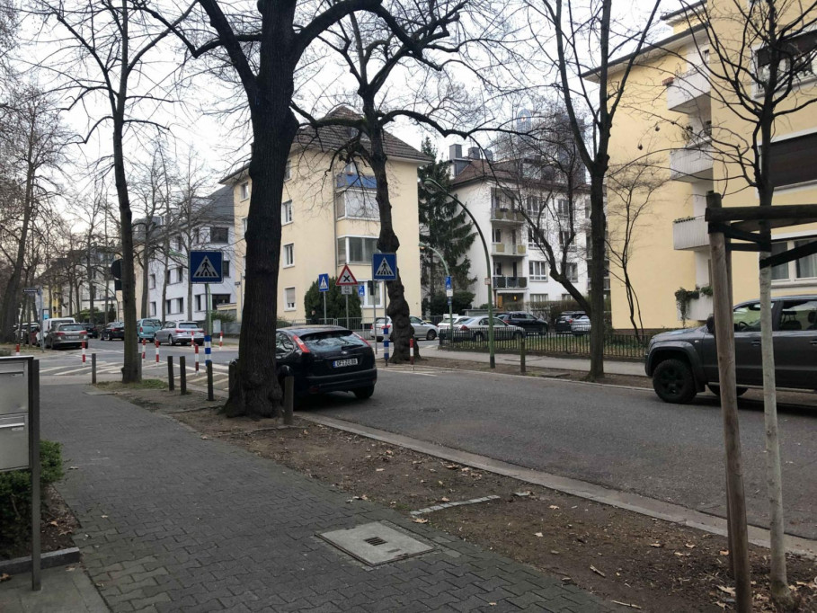 Pleasant double bedroom with balcony in Westend-Süd