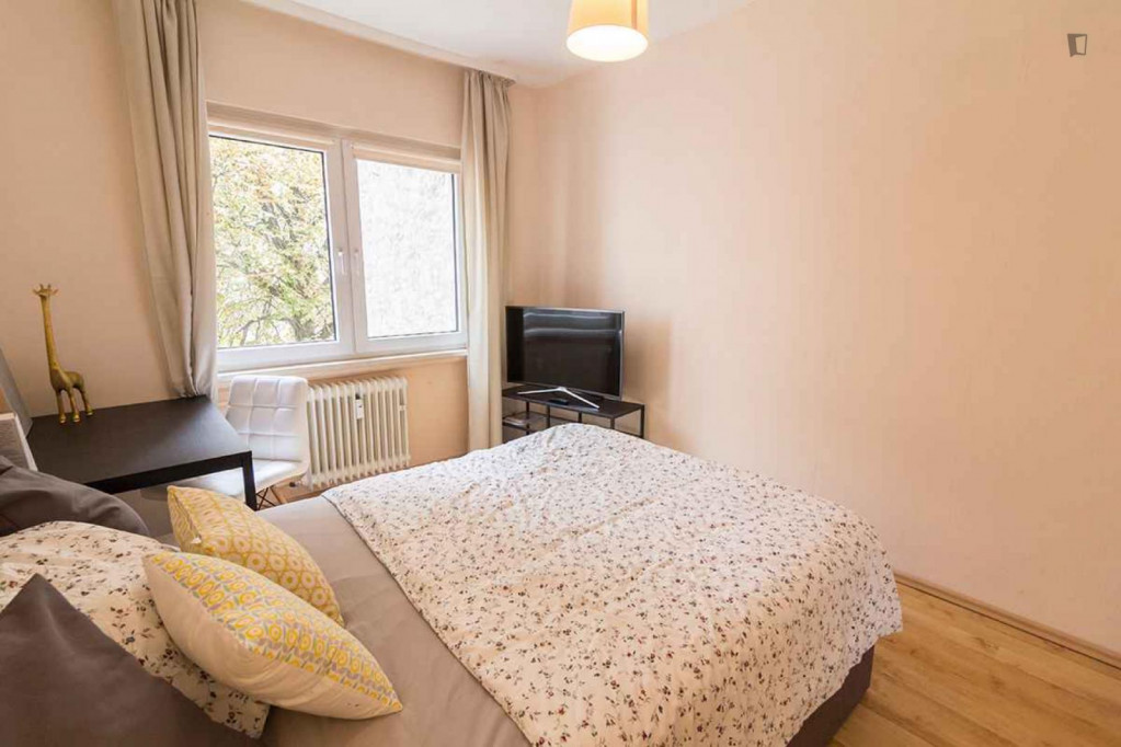 Pleasant single bedroom near Rothschildpark - Frankfurt am Main - chambre - ImmoJeune