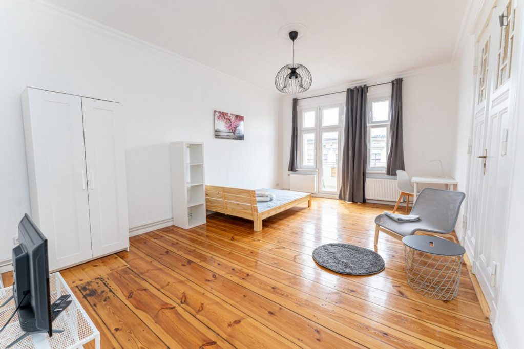 Spacious double bedroom in a 3 bedroom apartment in Neukölln - Berlin - chambre - ImmoJeune