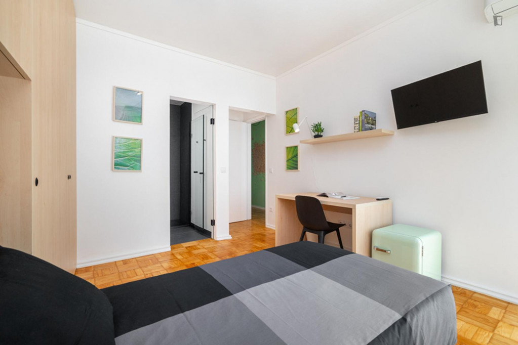 Beautiful single ensuite bedroom next to Leiria Club Tennis School - Leiria - chambre - ImmoJeune