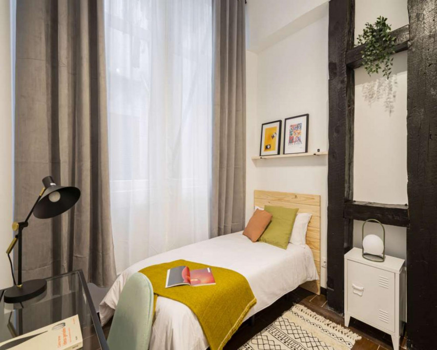 Cool single bedroom near the popular Gran Vía - Madrid - chambre - ImmoJeune
