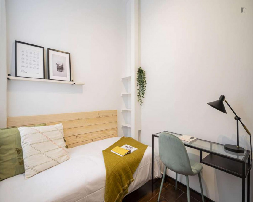 Welcoming single bedroom near the Gran Vía metro - Madrid - chambre - ImmoJeune