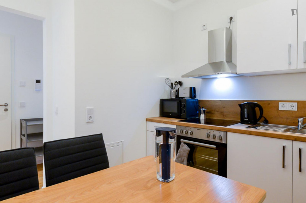 Comfy single bedroom in a 3-bedroom apartment