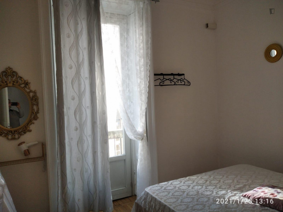 Comfortable double bedroom in the Loreto neighbourhood - Milan - chambre - ImmoJeune